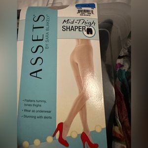 Assets mid thigh shaper